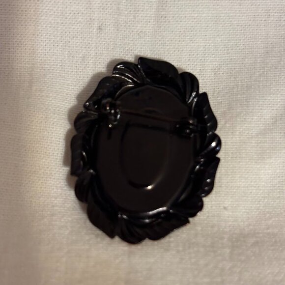 Beautiful and Unusual set of 4 Different Brooches for any occasion - Picture 11 of 16